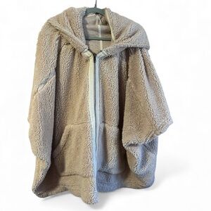 Free People oversized Sherpa hooded poncho women’s m/l
